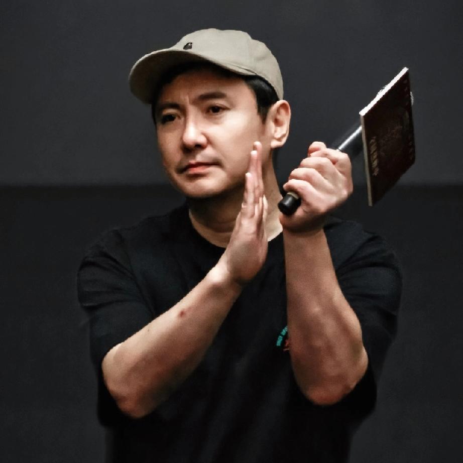 发现没有，
沈腾这辈子做的最正确的事情，
不是一直拍喜剧捞票房，而是他终于跳出喜