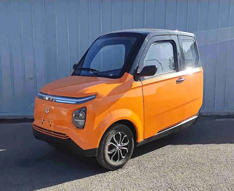 给你安排一个个性化的三轮摩托车。只不过是倒三轮摩托车，而且牌子还很大，金城造的倒