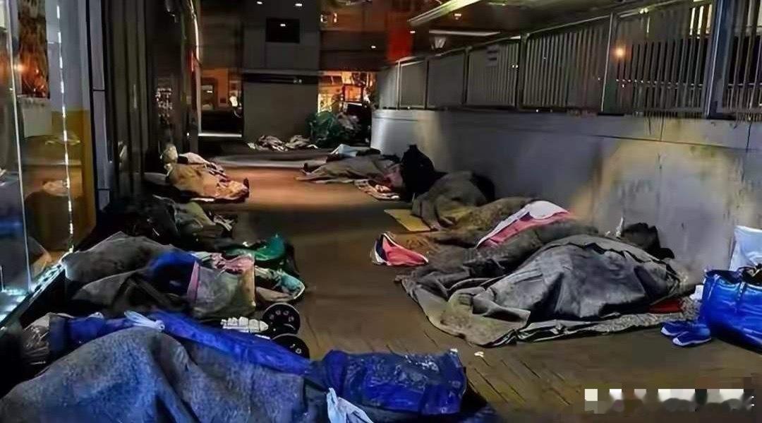 实话实说，其实是冷战结束，摧毁了西方的制造业，让资本主义世界走上了一条脱实就虚的