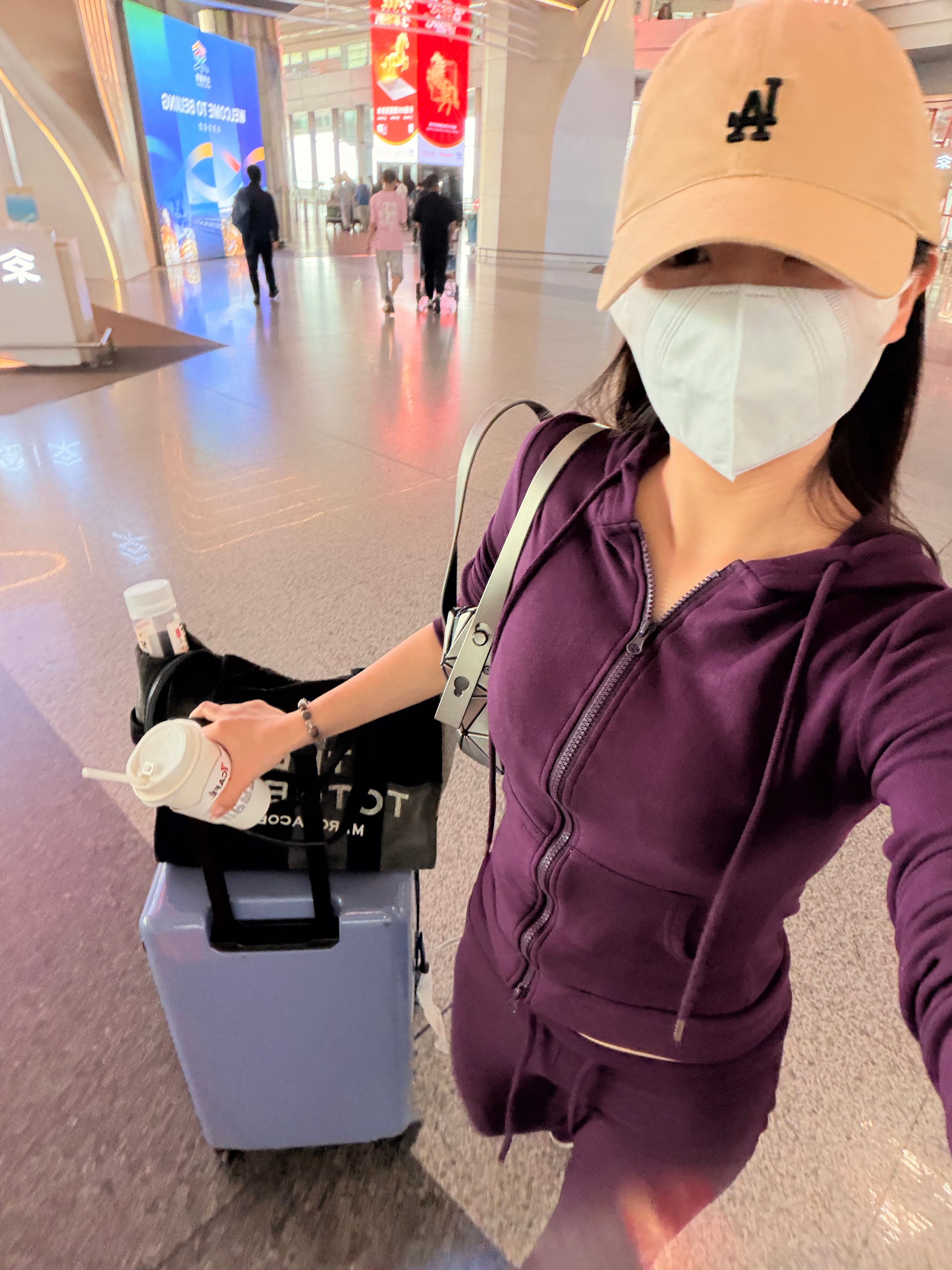 起太早脑袋空空的不止我一个人‼️到机场后负责接机的老师说：不好意思，车已经走了漏