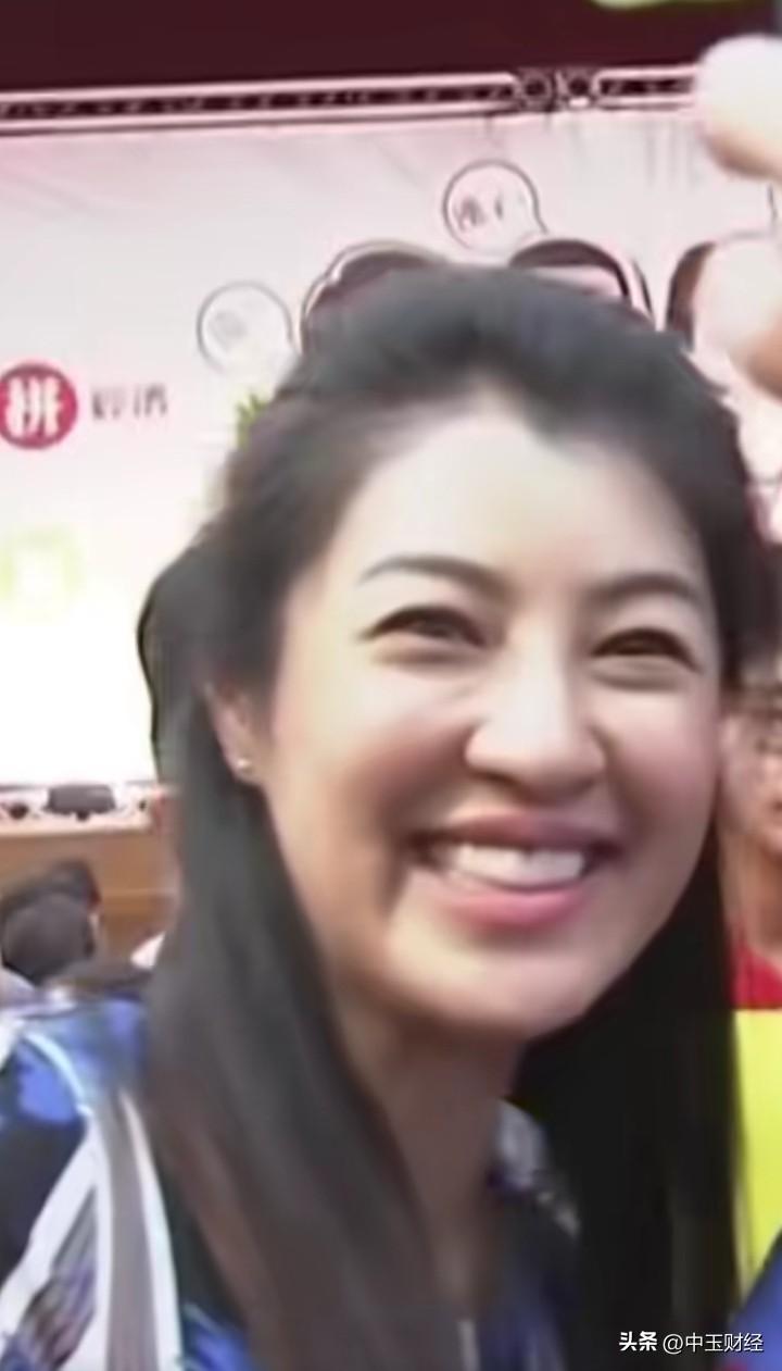 【笑】只要看到这位女县长，就能看到她充满真心的笑容，这种笑是难以掩盖的，是装不出