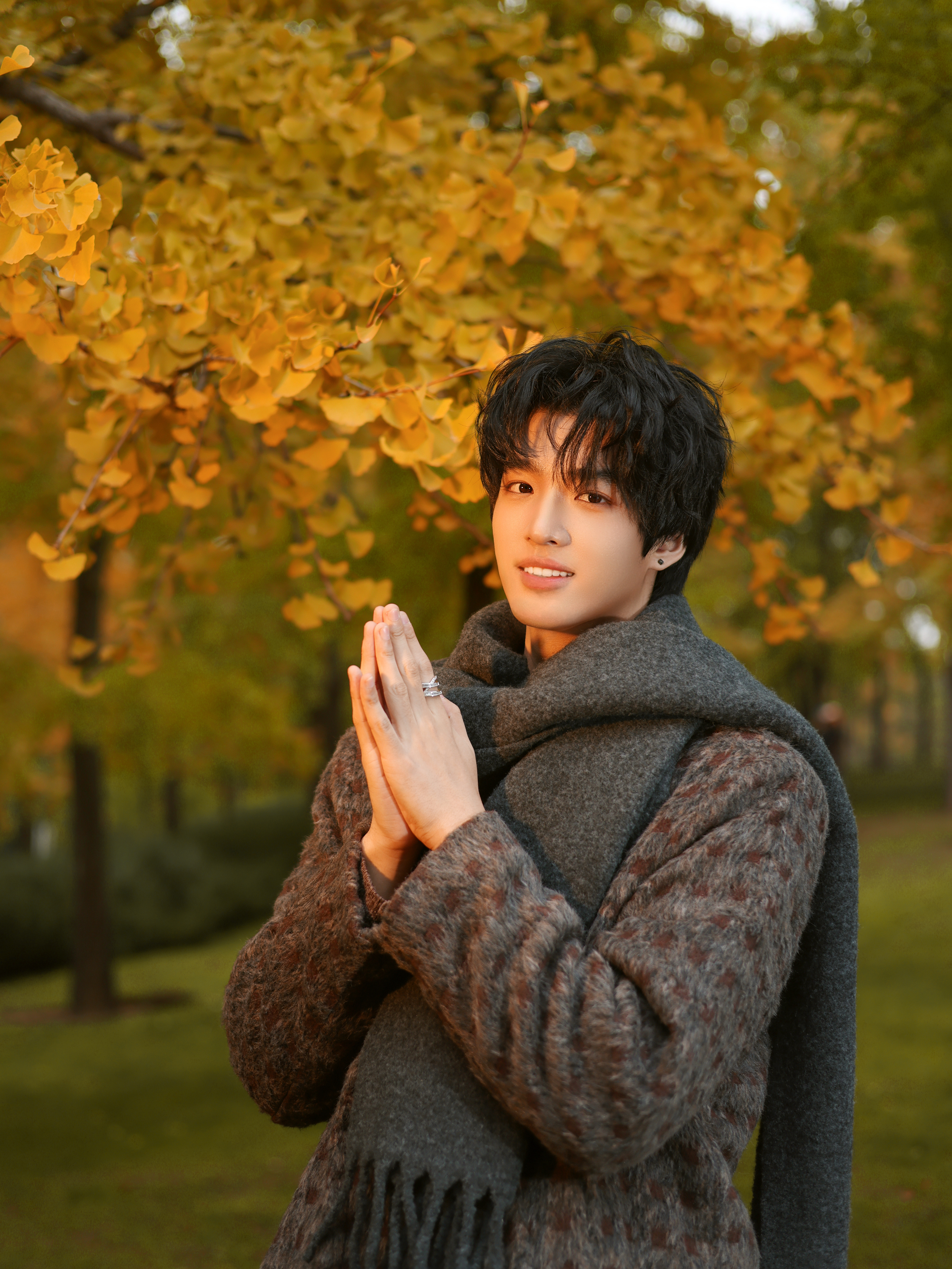 王鼎1027生日快乐   你是快乐的逐梦者，用热爱点亮角色，一步一个脚印努力前行