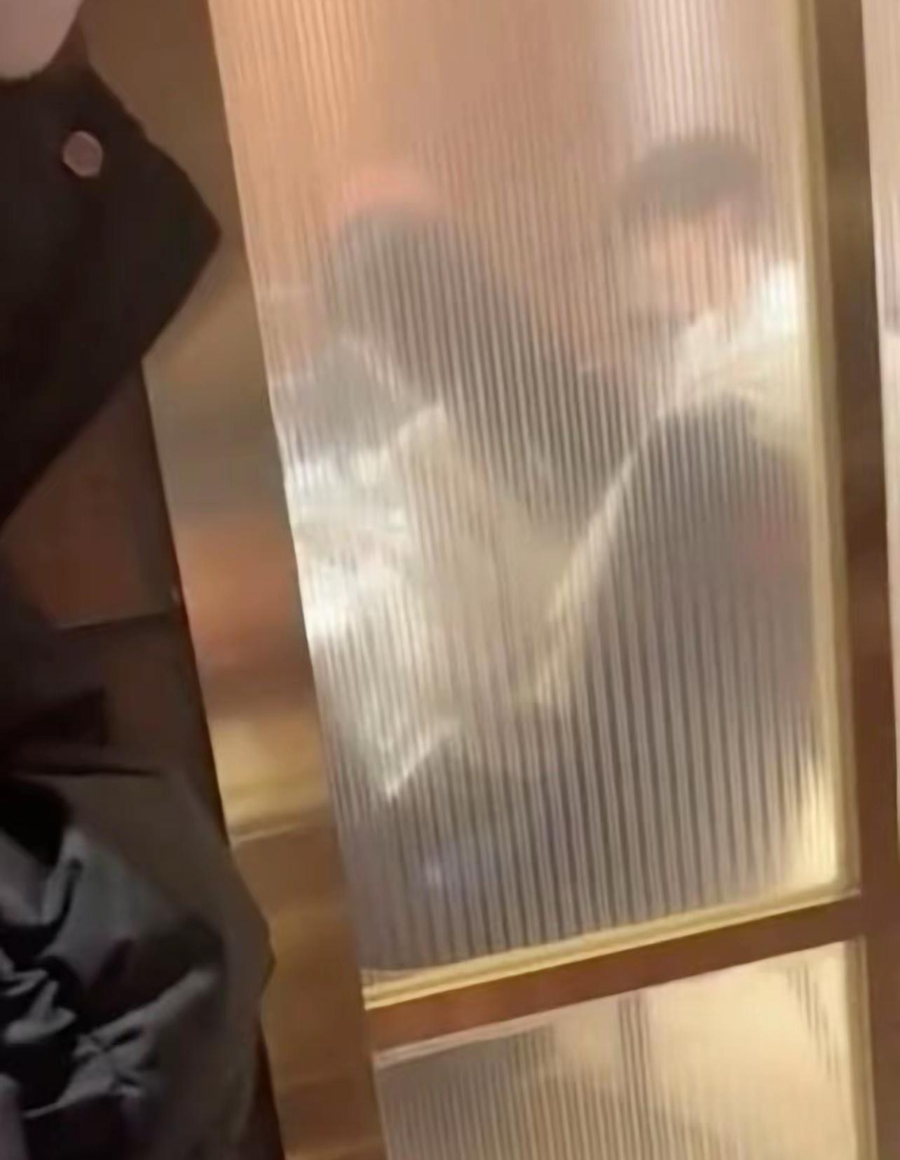 一觉睡醒 我爸妈变别人爸妈了 这年头还有人认错爸妈的