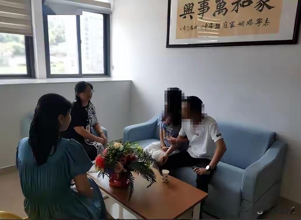 亲戚和未来亲家协商彩礼时，因为女方彩礼要的较高谈崩了，情绪一直很低落。有些孩子谈