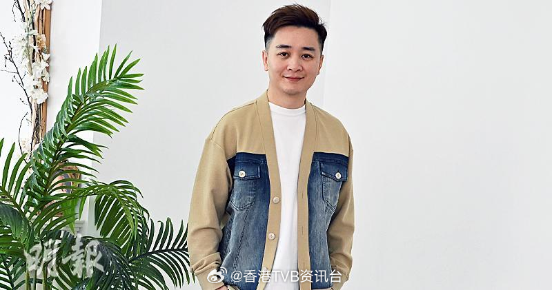 明报：谭辉智不靠父荫 凭自己走出演艺路 以作品交代人生《中年好声音2》亚军谭辉智