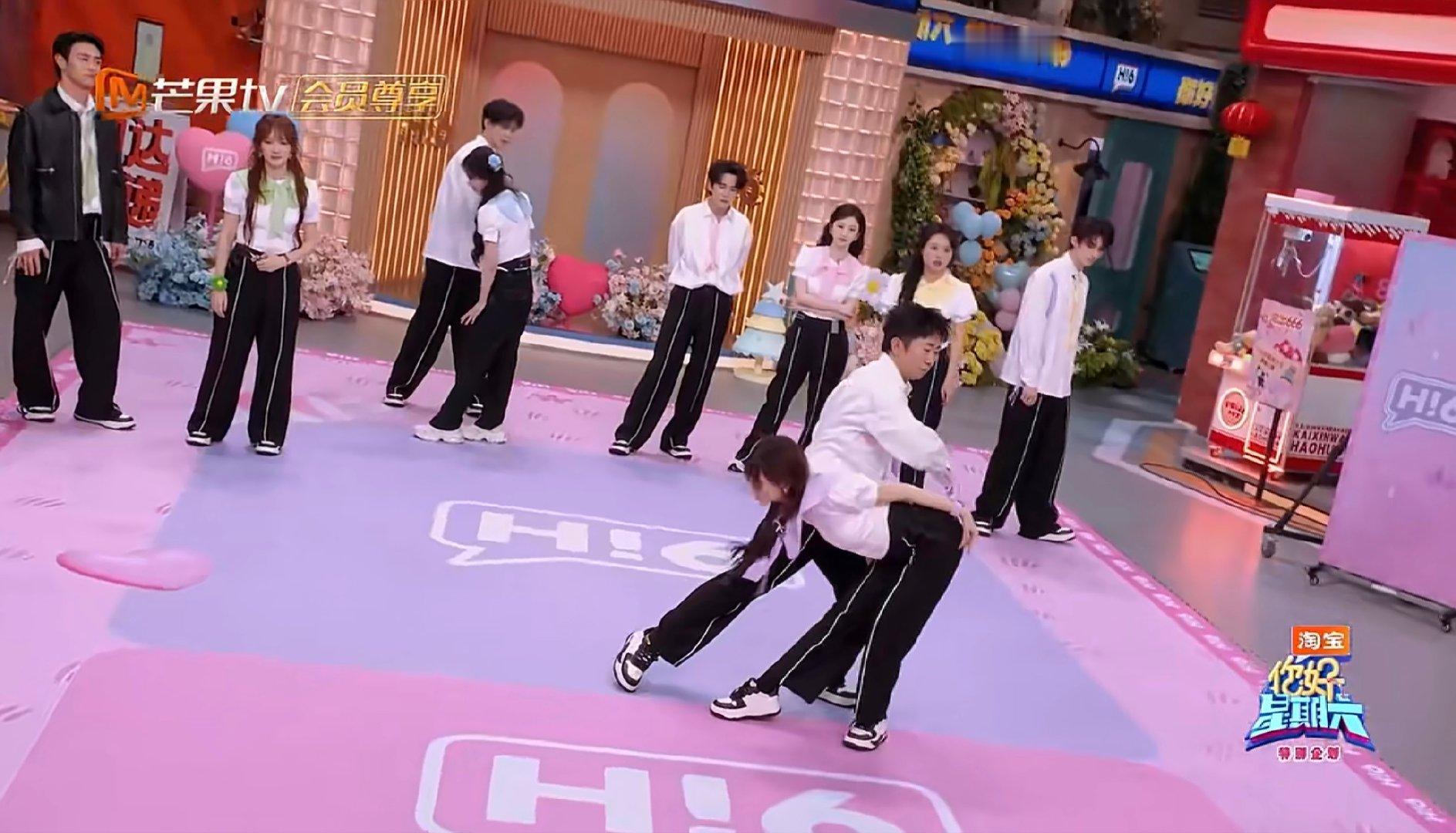 祝绪丹杨迪跳舞各忙各的你好星期六别人跳舞讲配合，他俩跳舞讲自由，真的笑不活了 