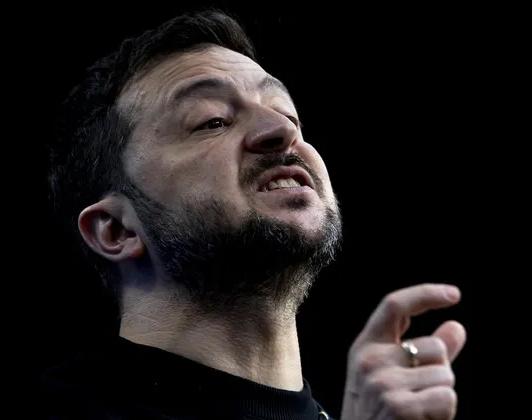 泽连斯基一副盛气凌人的样子，根本不为乌克兰的未来所考虑。他想要让俄罗斯放弃占据的