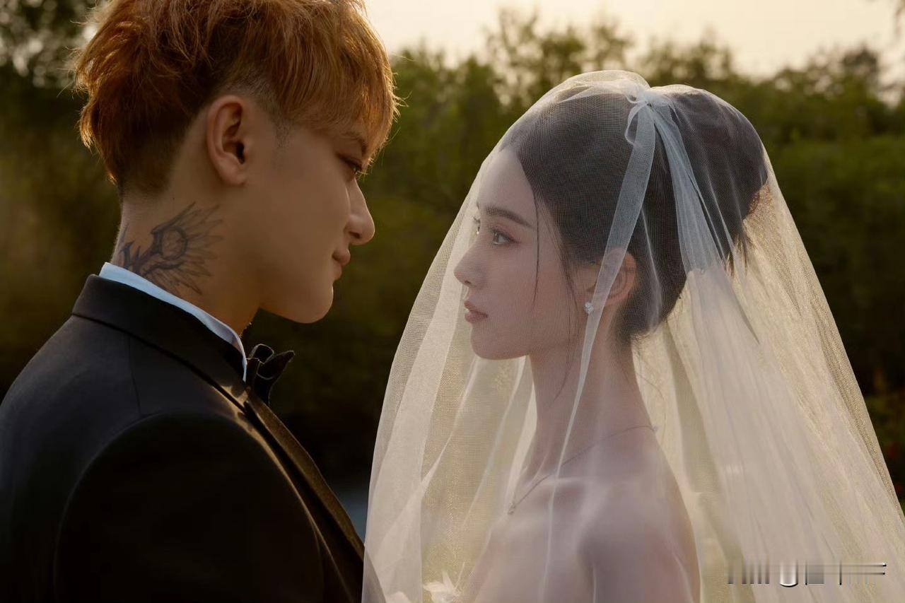 黄子韬徐艺洋婚纱照，霸总与他的小娇妻照进现实。徐艺洋很美！他们从相识到成为夫妻就
