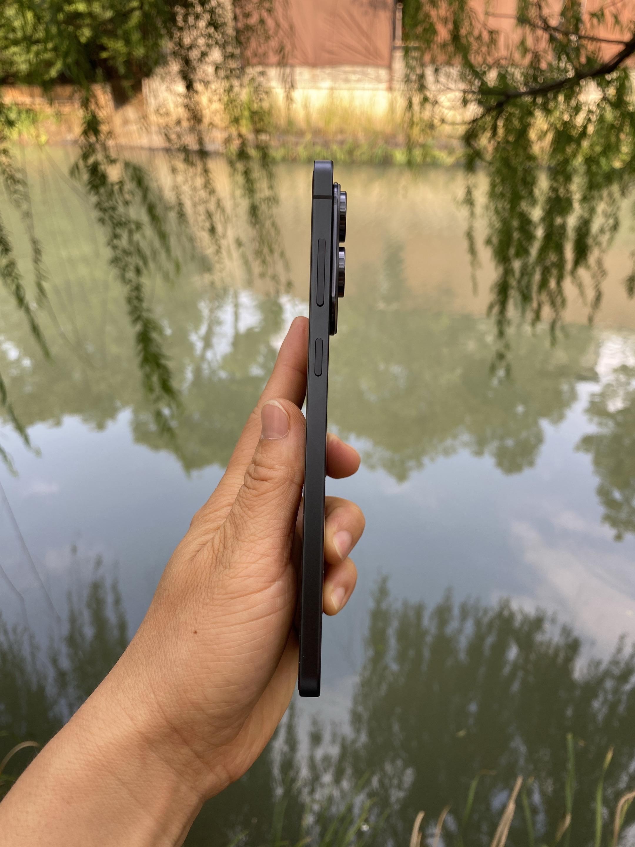 入手三星S25 Edge后，我才知道原来手机可以这么轻薄，5.8mm超...