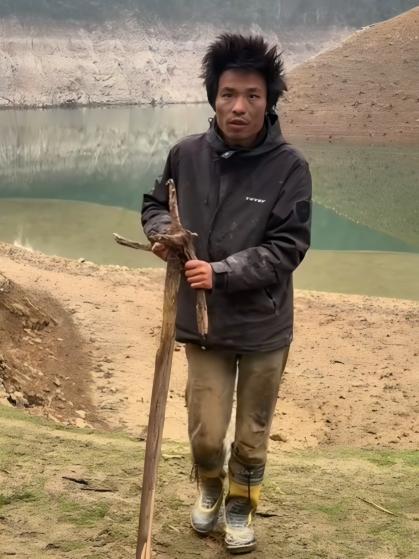 荒野钓鱼求生系列“四大饿人”中的“大海钓鱼”，也是个狠人，可以看下前后对比照片，