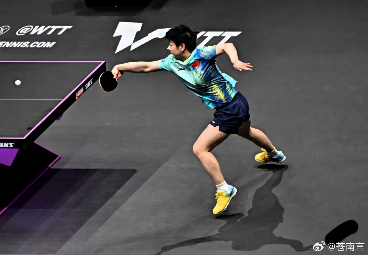 孙颖莎2比4蒯曼高强度赛程连轴转几乎没有完整调整时间换谁都难以一直维持巅峰第三局