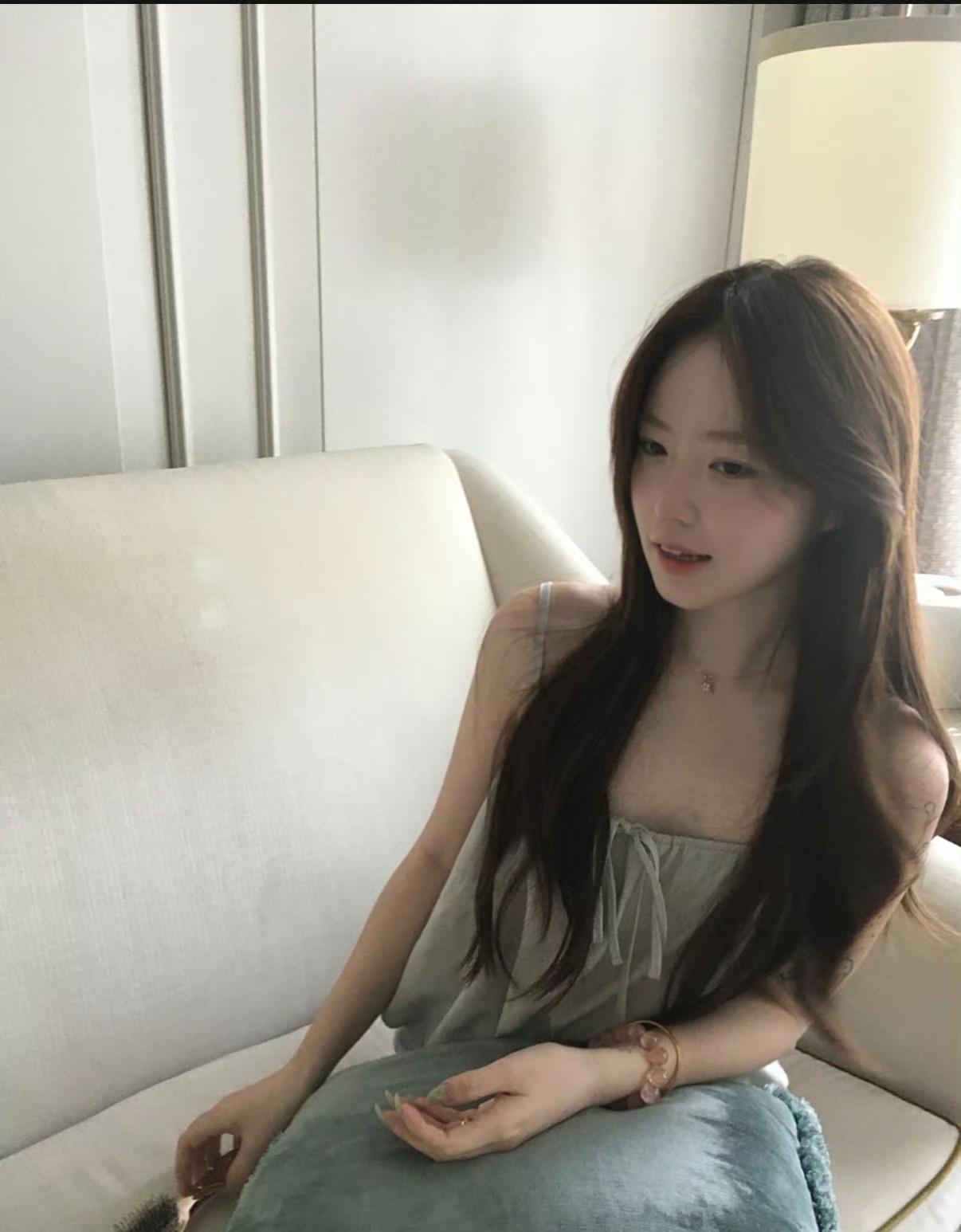 不知道你们混的是什么圈，我混的是黑眼圈 ​​​