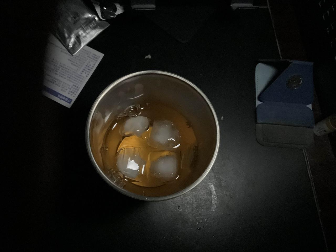 秋日生活打卡季在很多很多年以前夏天的时候最喜欢喝这种统一的绿茶，那种大瓶的，我记