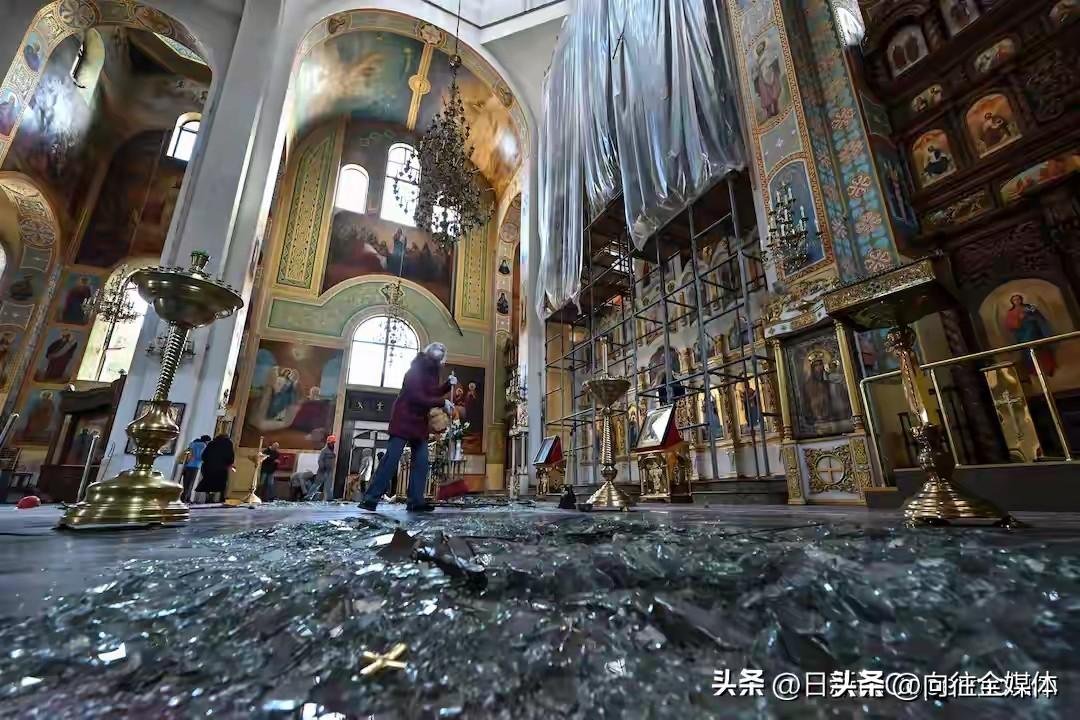俄军集中空袭乌三大工业重镇，多地平民遇袭伤亡惨重
 
俄乌冲突持续进入第五个年头