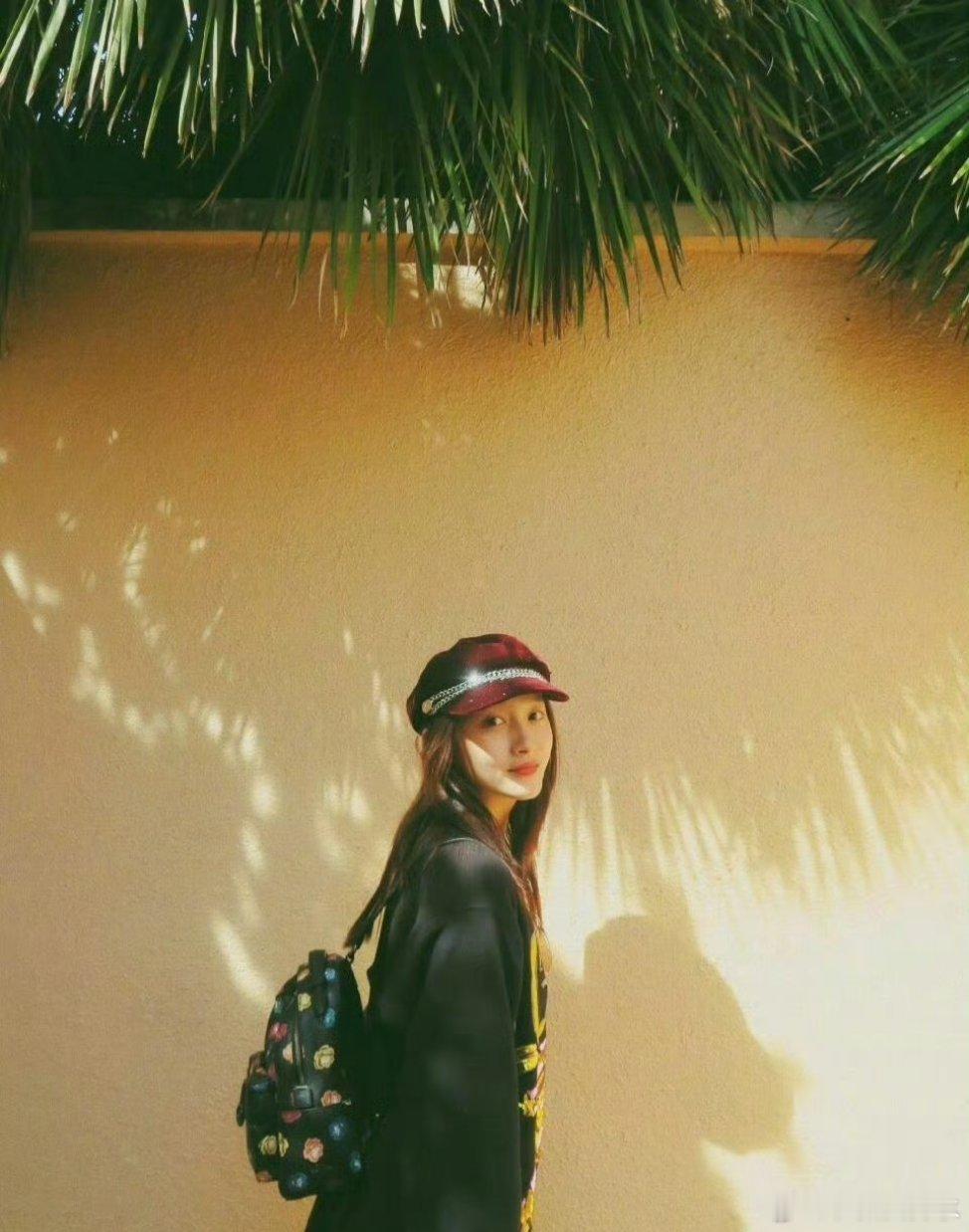 谁懂关晓彤身上的生命力真的特别喜欢关晓彤的鲜活劲儿，日常素颜比精修还好看，这种状