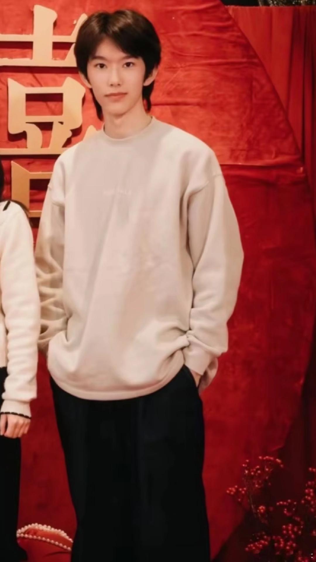 马柏全16岁照片竟然还有马柏全16岁的照片没被挖掘！！！稚嫩都抵挡不住的帅气从小