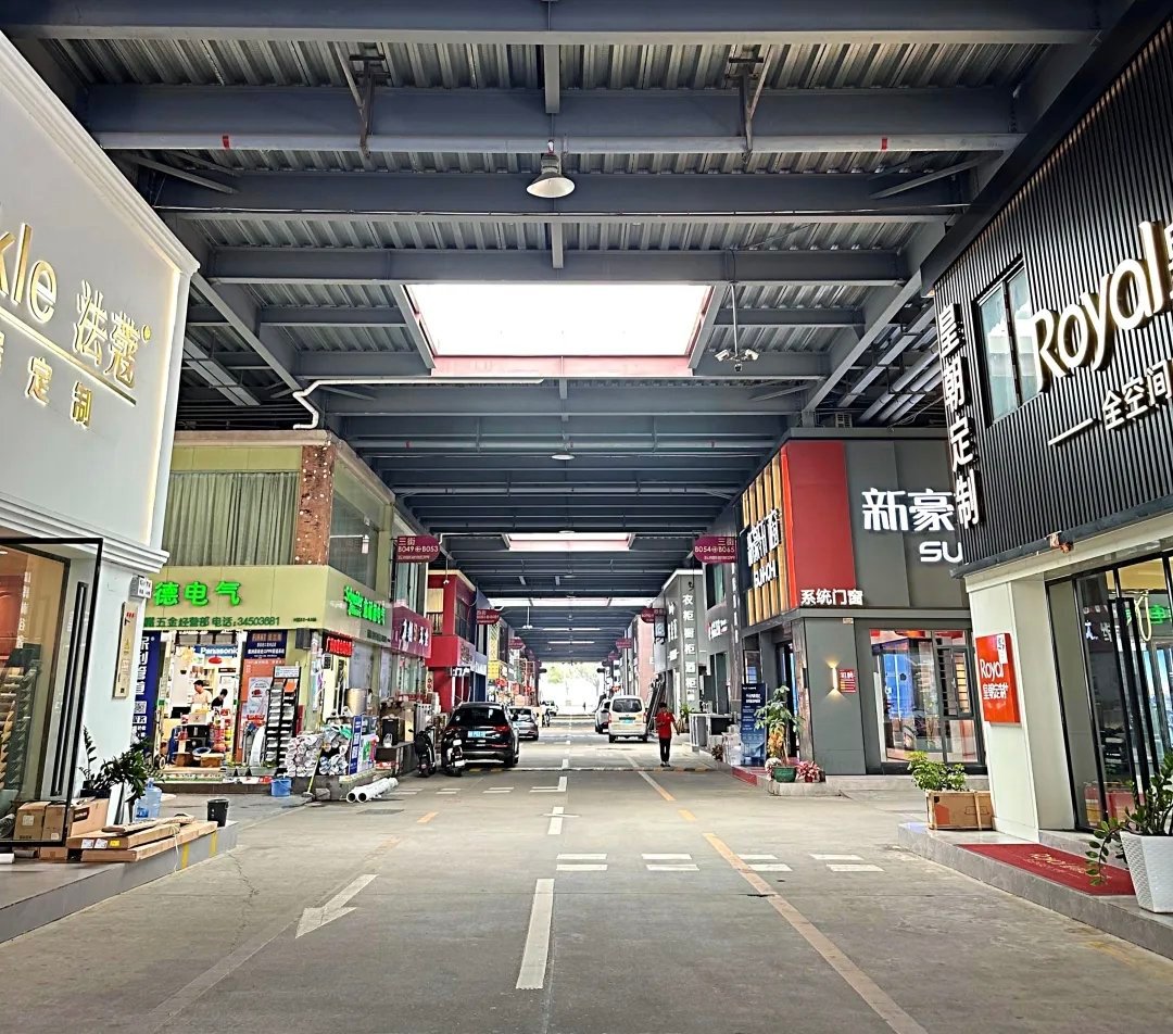 今年，不知道大家有没有逛过现在的建材市场？跟五六年前人头攒动、一铺难求的盛况比起