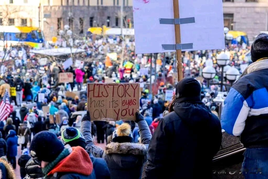 美国一联邦法官下令联邦当局不得销毁移民执法人员在明尼苏达州开枪打死一名美国公民的