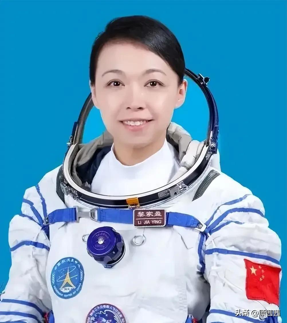 舍弃大好事业甘愿居家，黎家盈背后的男人，才是飞天路上最大底气
 
神舟二十三号飞