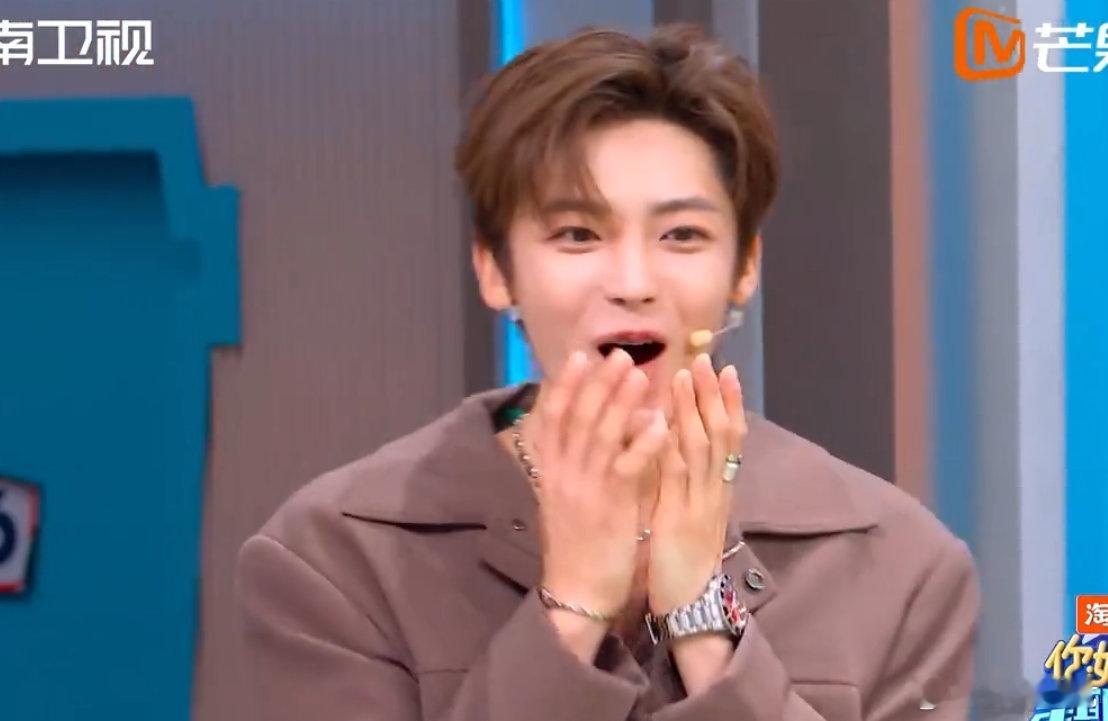 高瀚宇舞剑这块儿是专业的高瀚宇舞剑的时候，我满脑子都是 “古装剧男主”，太有那味