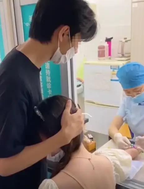 三年没有怀孕的原因

这句话听起来像是一把悬在心头的刀，刺得人心疼又无奈。三年的