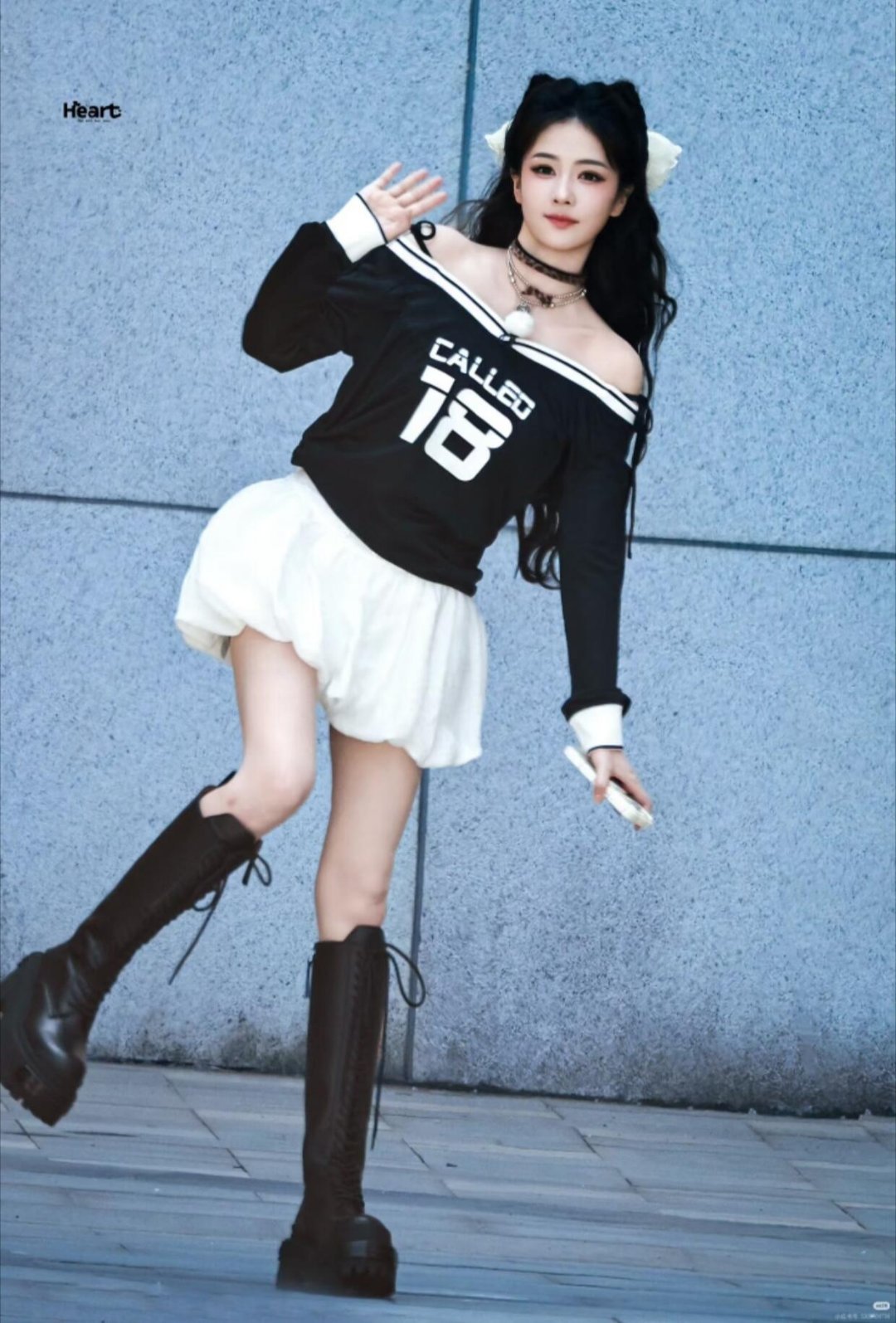 白鹿掀帘子出场美一大跳奔跑吧 这出场方式绝了！白鹿掀帘瞬间美到让人恍惚，笑容甜进