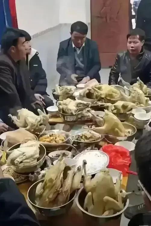 大家看看这一桌过年的席面够不够硬？馋人不馋人？

旧岁已展千重锦，新年再进百尺竿