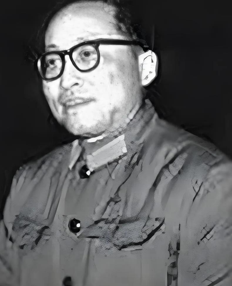 1952 年，北京解放军总医院，志愿军师长问30 岁女军医为啥还没成家，女医生却