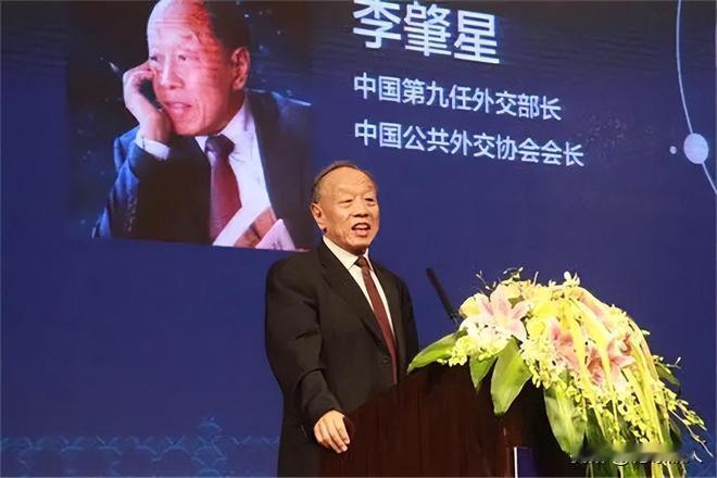 原外交部部长李肇星的母亲离世时，他并未第一时间得知。是在第二天，才收到消息。而这