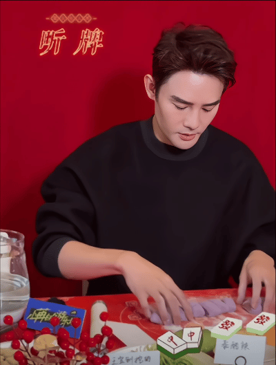 #王凯 手控福利##王凯介绍武汉鸭脖# 你信不信 ？只凭一双手即可出道！在包饺子