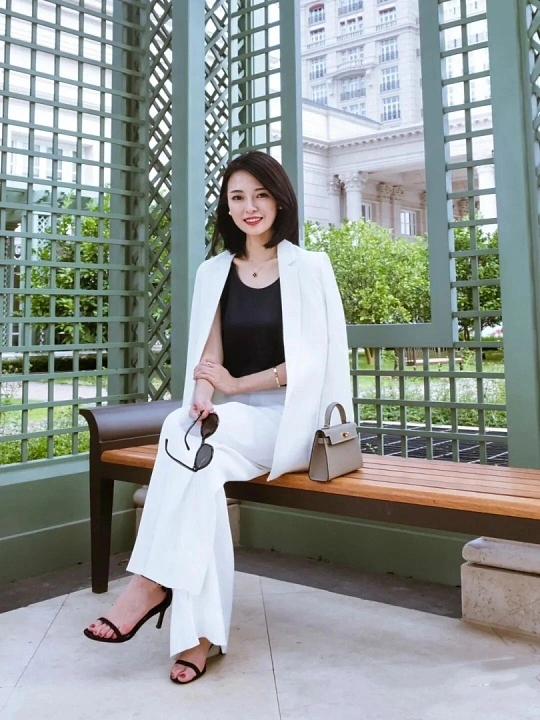 不要对那种30岁左右的心存幻想这个年纪的人大多清醒又现实，早就过了为爱不顾一切的