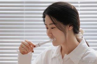 【科普】万没想到，睡觉前刷牙是错的，《央视新闻》提醒：别再无效刷牙了 什么才是科