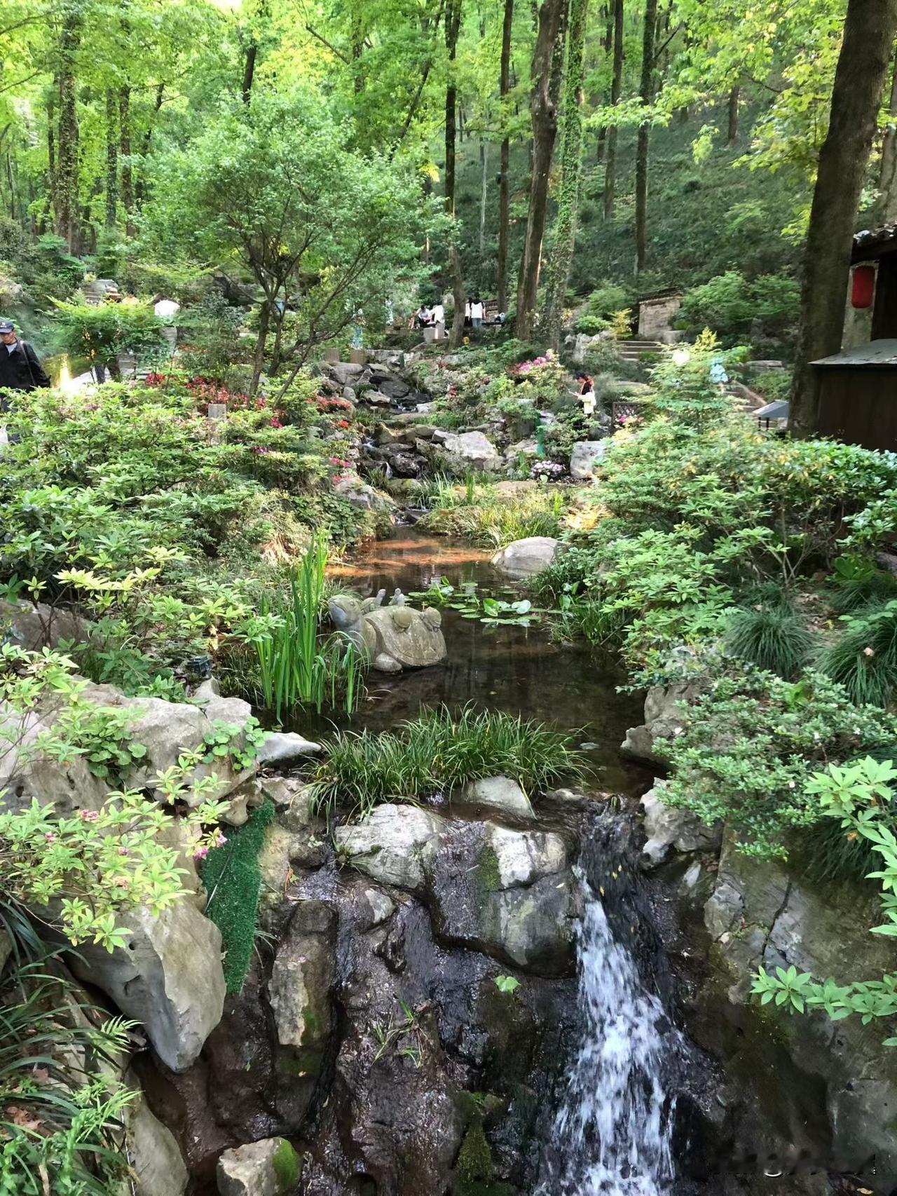 【小对联】
上：……？
下：同窗。