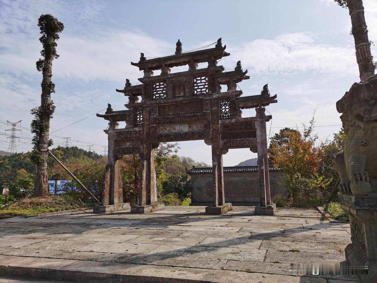 前几年公司组织去南京溧水玩，其中一个小景点就是图中这个，这些年一直想不起来叫什么