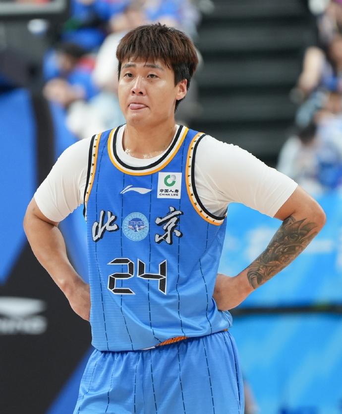 赵睿才是北京首钢的老大，独砍34分助北京首钢逆转辽宁男篮，一个人得分超过球队得分