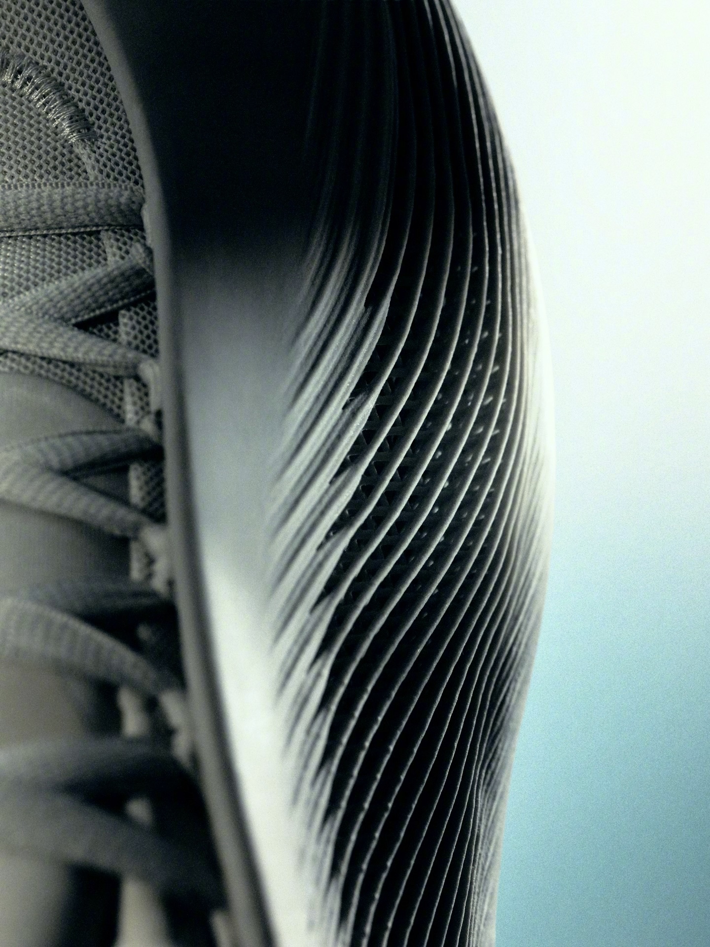 达林-彼得森上脚的一双没有见过的3D打印篮球鞋。 