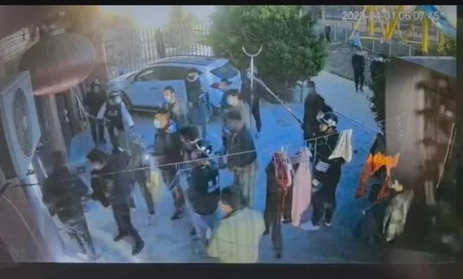 法院判了！全国首例！
十余人持械破门强拆，父子俩反击致一死三伤
正当防卫，无罪！