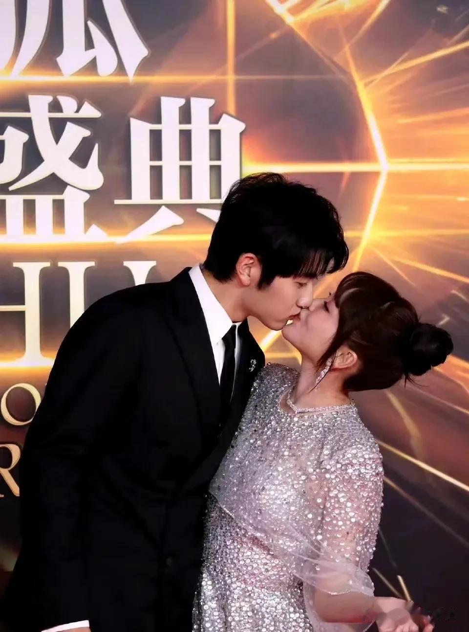 金莎和她男朋友最好是真的会结婚，不然这也太尴尬了[捂脸]。