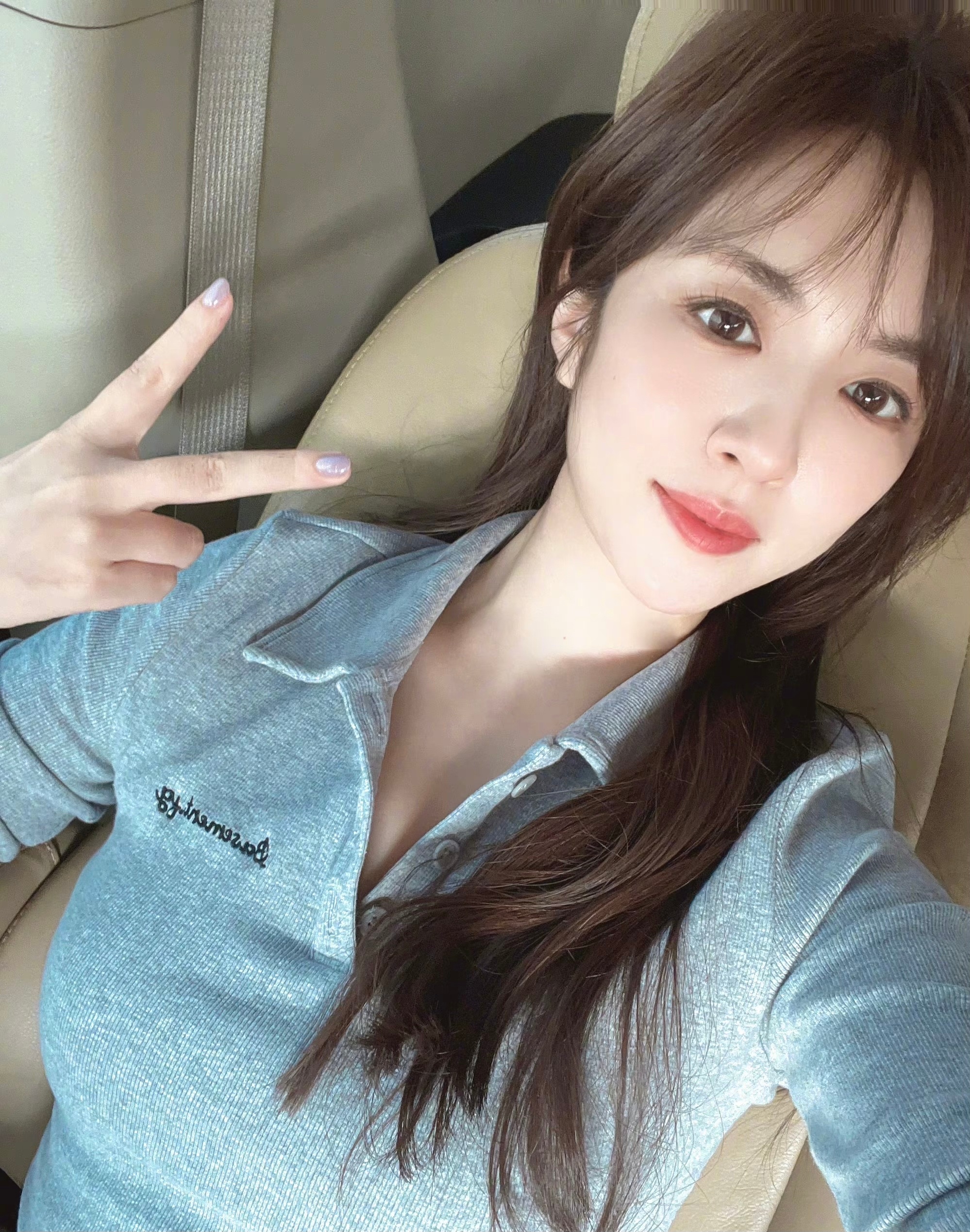 俞灏明当时官宣的手是王晓晨吗，他俩互联网上怎么没有一点互动…王晓晨 俞灏明