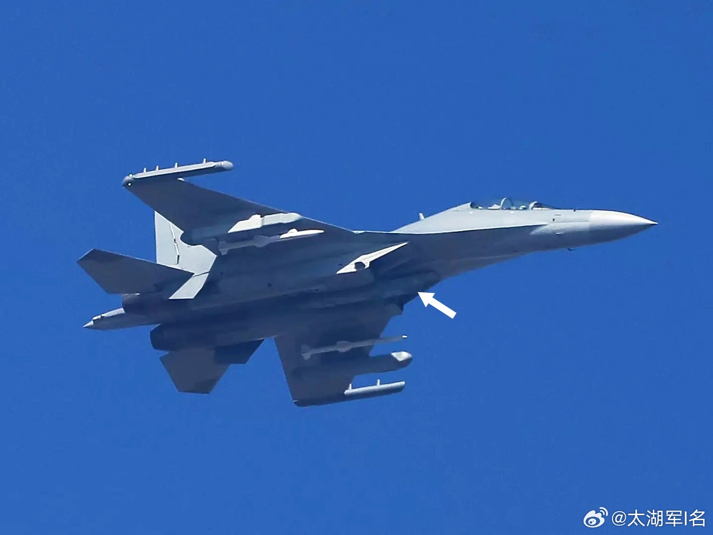 “战斗”的J-16D、JH-7A某型挂训。 
