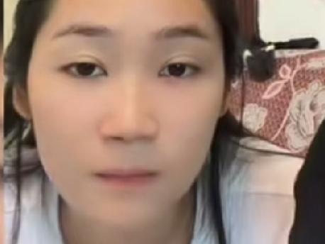 小松和秋秋从四川巴中带着可昕和爸爸妈妈一起回到云南河口的出租屋。他们准备在这住两