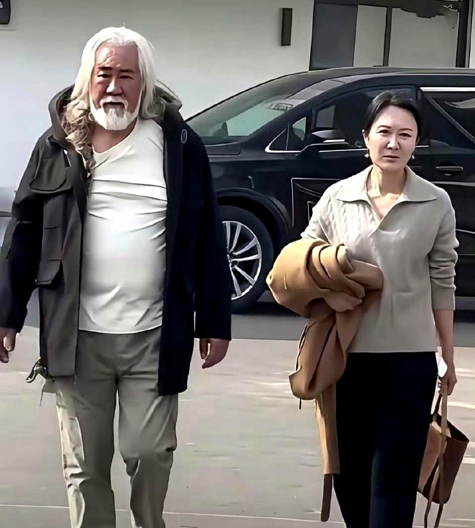 72岁张纪中+41岁杜星霖，这对“忘年恋”最近被网友扒出隐藏buff：老头越活越