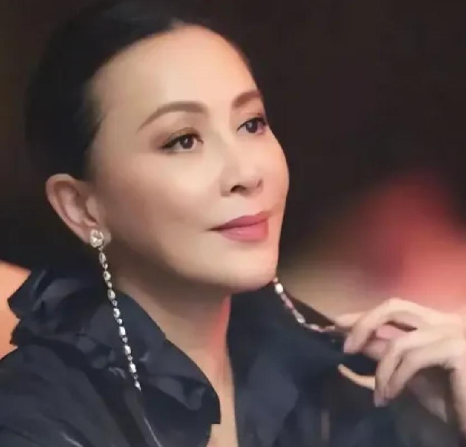 谁绑架的？谁是当时香港合法的黑社会，还要能令曾志伟非常害怕的人，多吗？

199