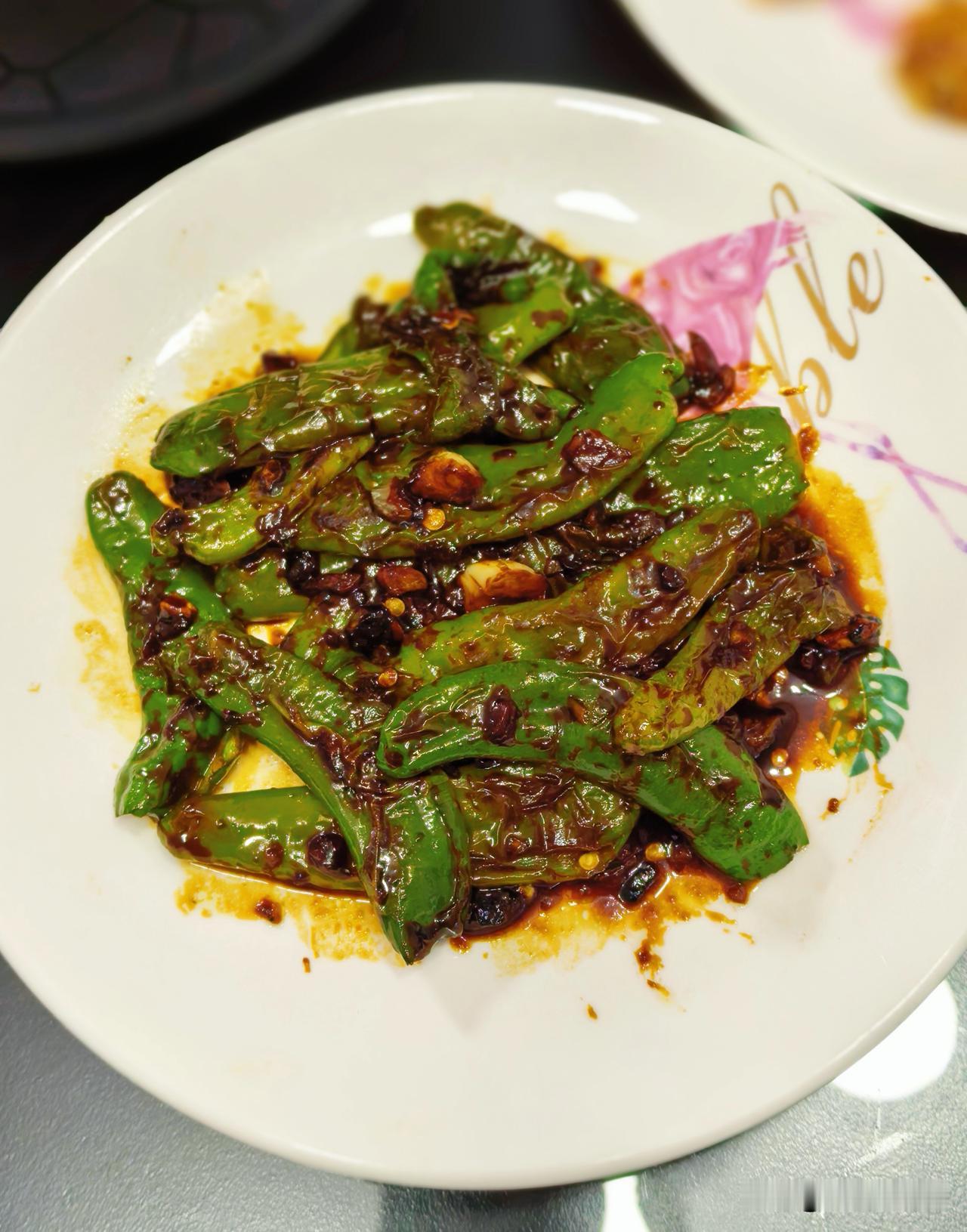 在你心中，青辣椒炒什么最好吃在我心中青辣椒自己炒自己最好吃[捂脸]
开玩笑了，就