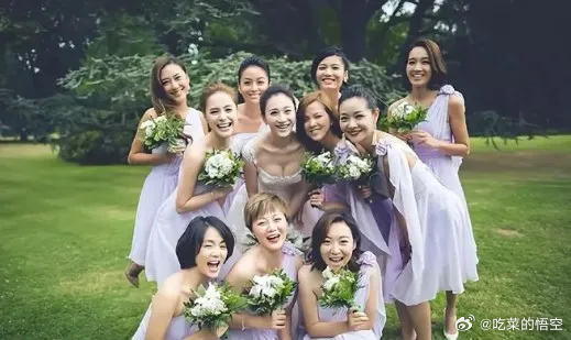 谢娜和李小冉的关系变化，也挺看出她人品的。李小冉和刘烨是好朋友，谢娜和刘烨好上以