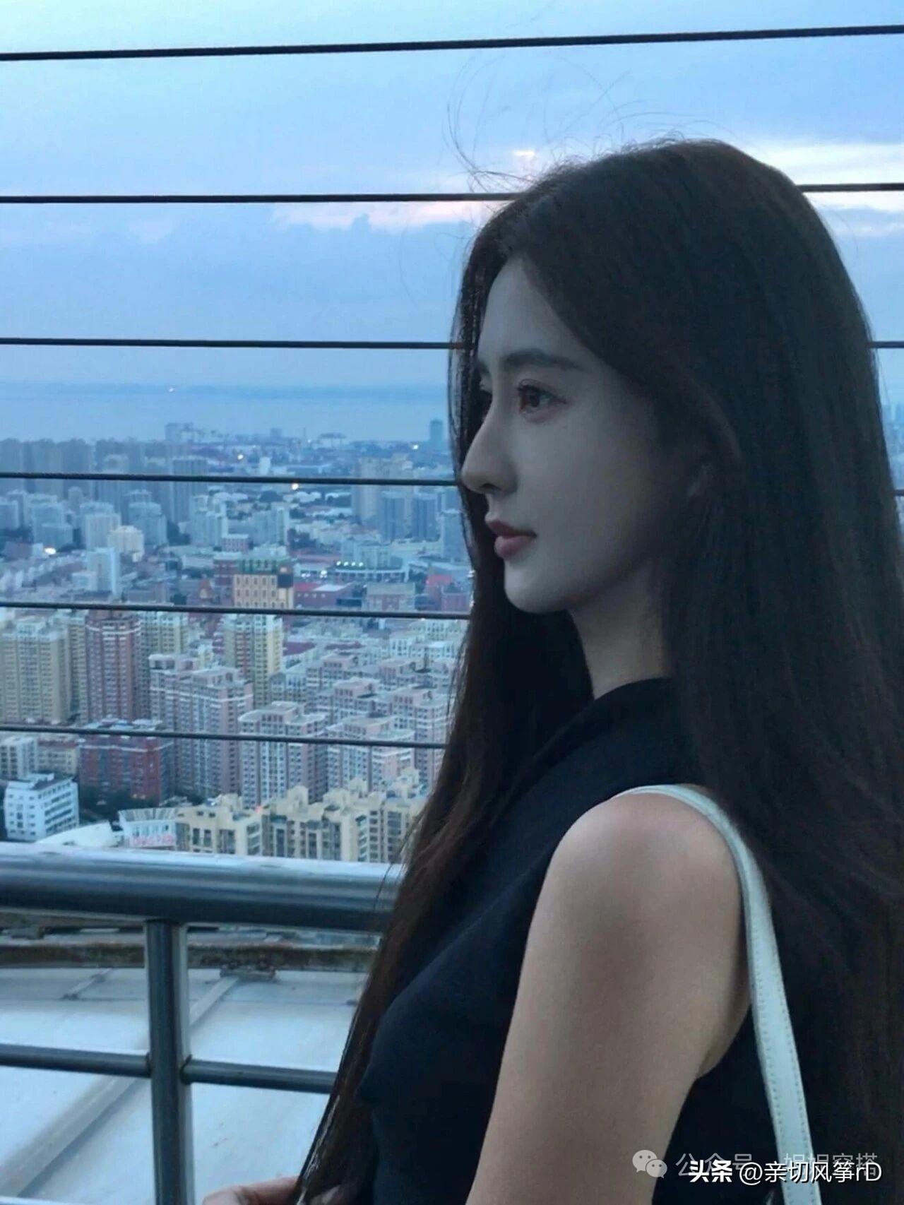 城市天际线，那是天空与建筑交织的独特风景，总能让人陷入沉思。
在近现代，天际线是