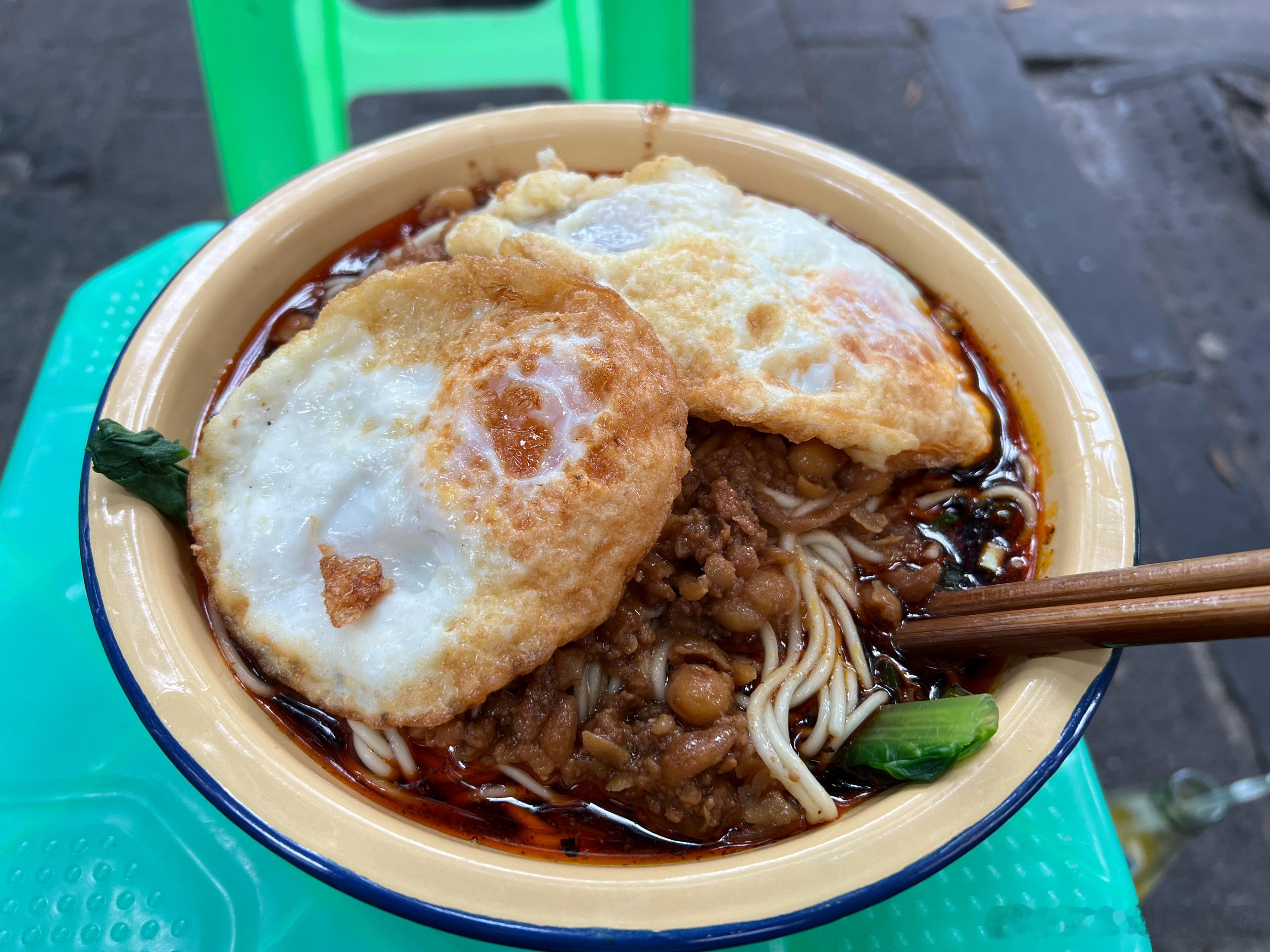 再过两天就要去重庆出差了，去重庆最大的动力就是吃……想豌杂面很久了[馋嘴] ​​