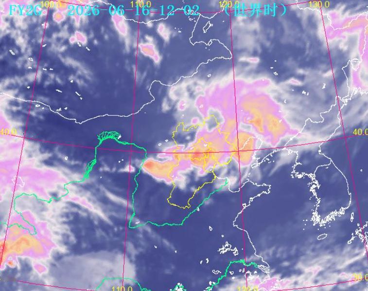 北京大雨 今晚北京的雨下的又急又大，南向窗户若没及时关的话，或多或少都会有雨水灌