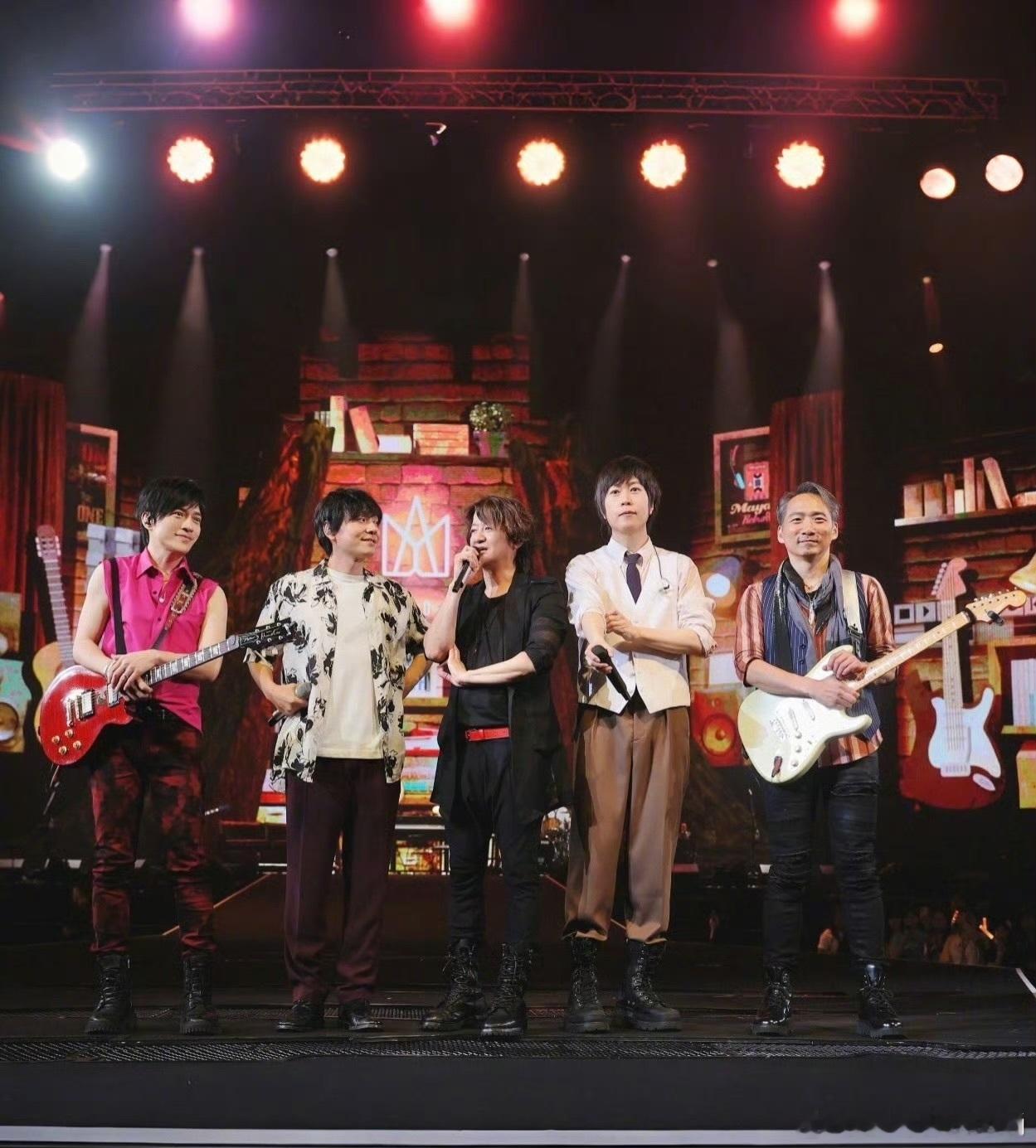 五月天今晚陪你跨年倒数  终于要迎来五月天线上跨年演唱会！这25年他们用音乐陪伴