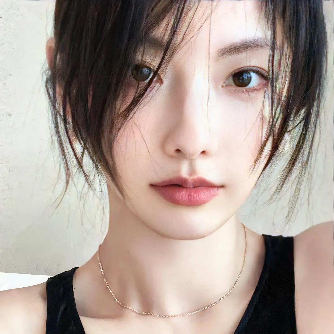 有一种女人，她做不了你永久的情人，
她虽然对你有感情，但跟你确定关系的那一天起，